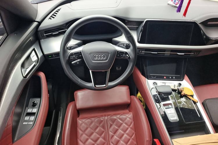 Used Audi Q6 2024 40 TFSI quattro Guanyun Edition Flying Rider Package 6-seater Steering Wheel