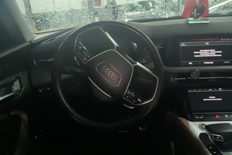Used Audi Q6 2024 45 TFSI quattro Qiyun Edition Yulin Package 6 seats Steering Wheel