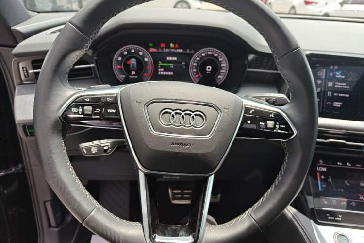 Used Audi Q6 2024 45 TFSI quattro Zhuyun Edition Flying Rider Package 6 Seats Steering Wheel