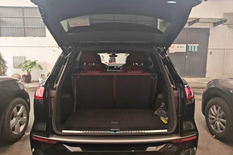 Used Audi Q6 2024 50 TFSI quattro Black Warrior Edition 6-seater Trunk