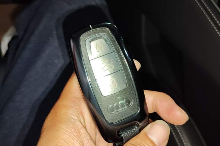 Used Audi Q6 2024 50 TFSI quattro Black Warrior Edition 6-seater Vehicle Key