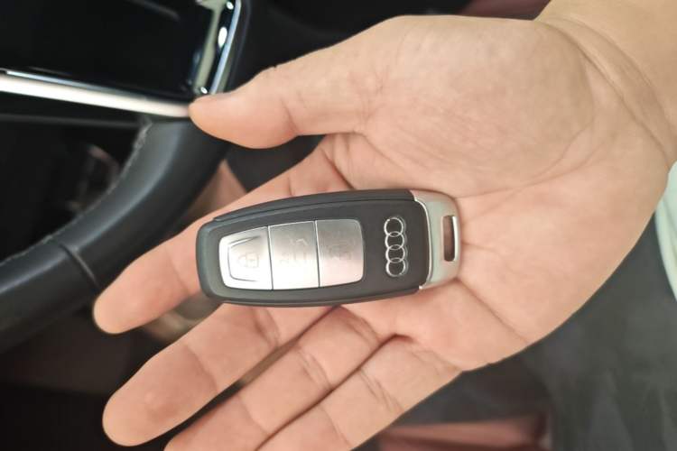 Used Audi Q6 2024 50 TFSI quattro Black Warrior Edition 6-seater Vehicle Key