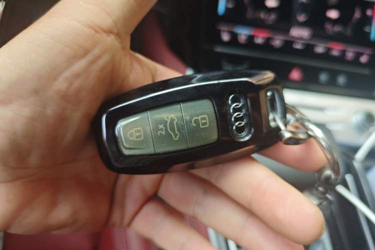 Used Audi Q6 2024 45 TFSI quattro Black Warrior Edition 6 Seats Vehicle Key