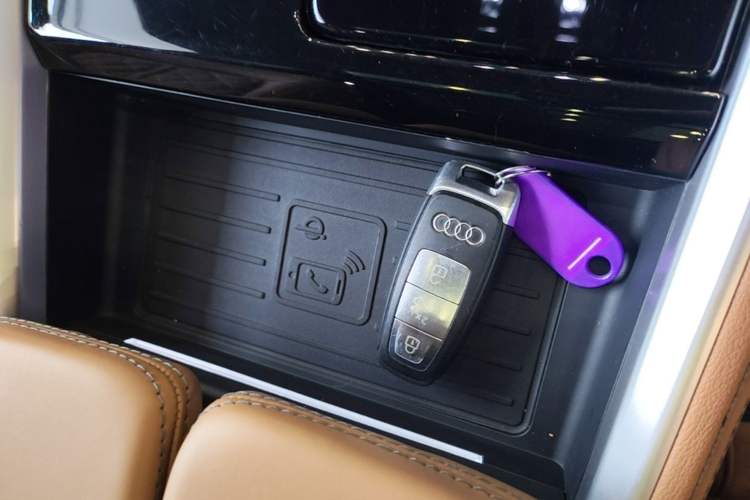 Used Audi Q6 2024 45 TFSI quattro Qiyun Edition Yulin Package 6 seats Vehicle Key