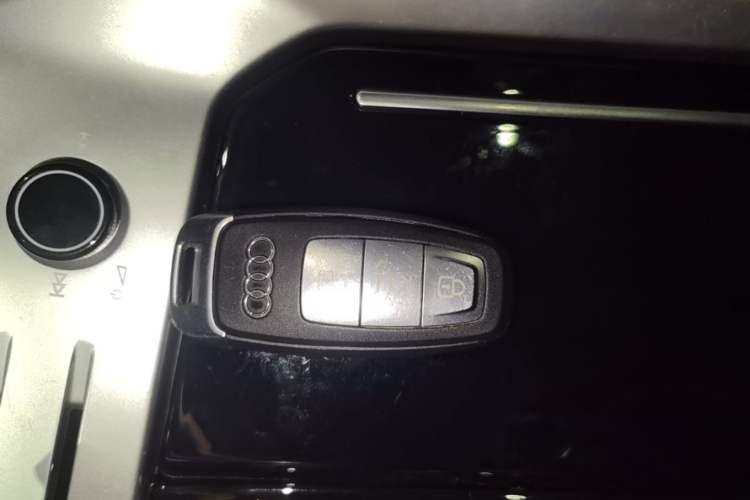 Used Audi Q6 2024 40 TFSI quattro Guanyun Edition Yulin Package 7 Seats Vehicle Key