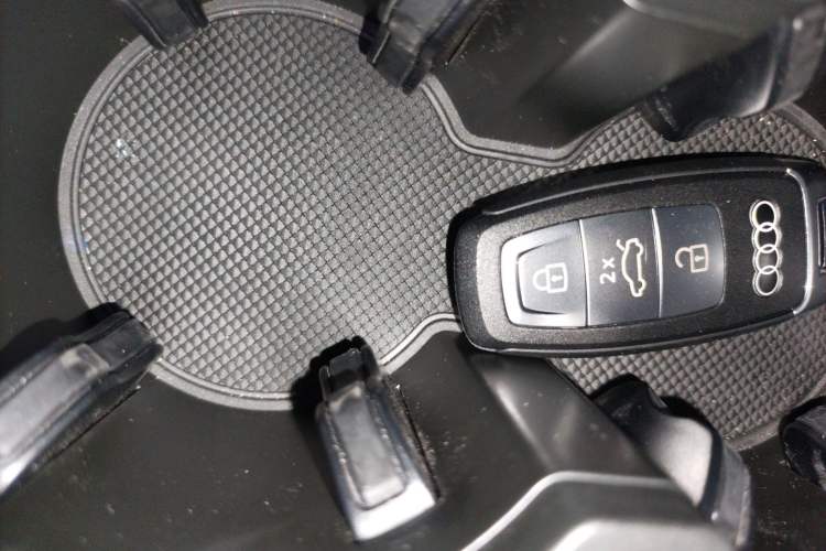 Used Audi Q6 2024 40 TFSI quattro Guanyun Edition Yulin Package 7 Seats Vehicle Key