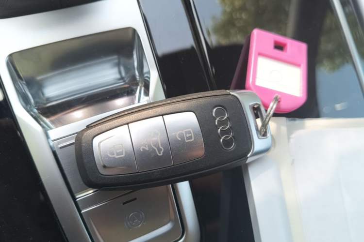 Used Audi Q6 2024 45 TFSI quattro Black Warrior Edition 6 Seats Vehicle Key