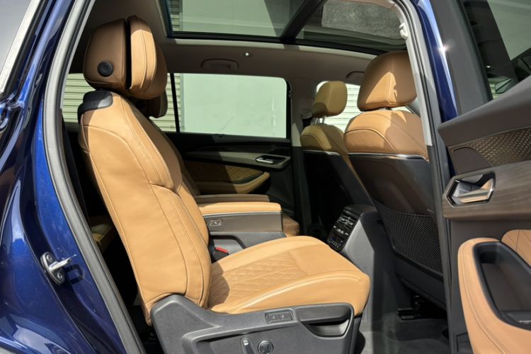 Used Audi Q6 2024 50 TFSI quattro Xingyun Edition Yulin Package 6 Seats Interior 11