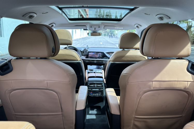 Used Audi Q6 2024 50 TFSI quattro Xingyun Edition Yulin Package 6 Seats Interior 12