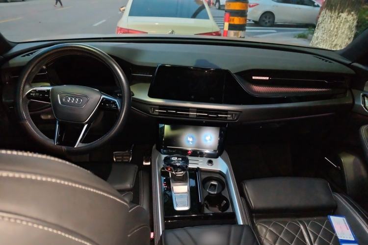 Used Audi Q6 2024 45 TFSI quattro Zhuyun Edition Flying Rider Package 6 Seats Center Console