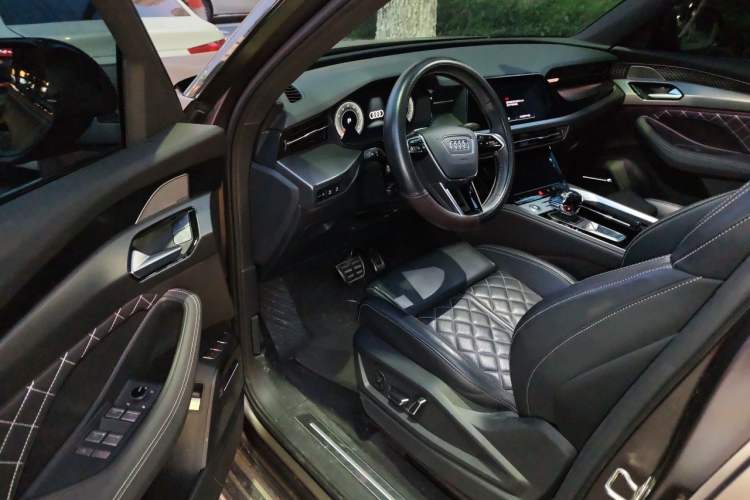 Used Audi Q6 2024 45 TFSI quattro Zhuyun Edition Flying Rider Package 6 Seats Driver Seat