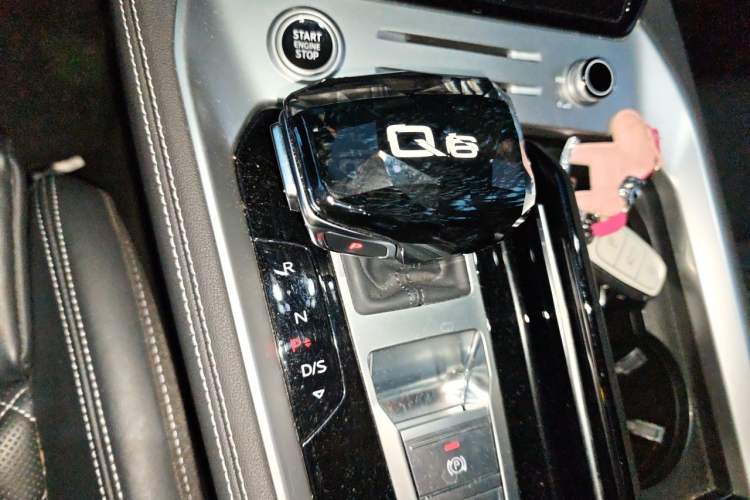 Used Audi Q6 2024 45 TFSI quattro Zhuyun Edition Flying Rider Package 6 Seats Gear Lever