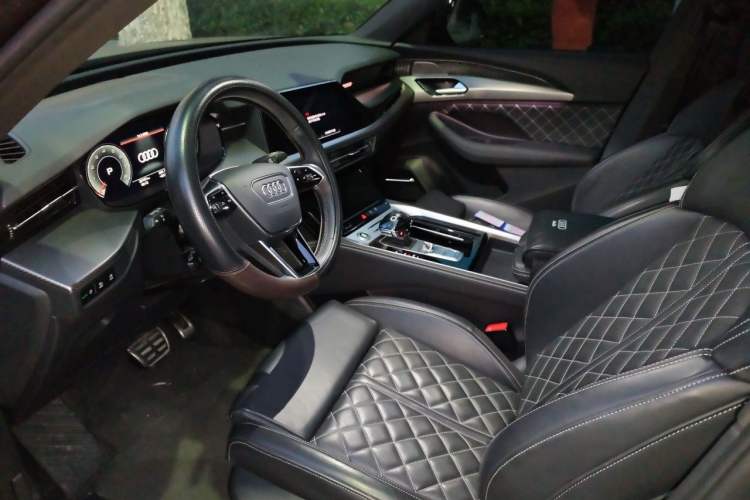 Used Audi Q6 2024 45 TFSI quattro Zhuyun Edition Flying Rider Package 6 Seats Left Front Seat