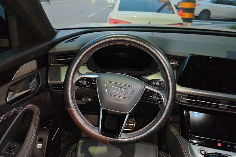 Used Audi Q6 2024 45 TFSI quattro Zhuyun Edition Flying Rider Package 6 Seats Steering Wheel