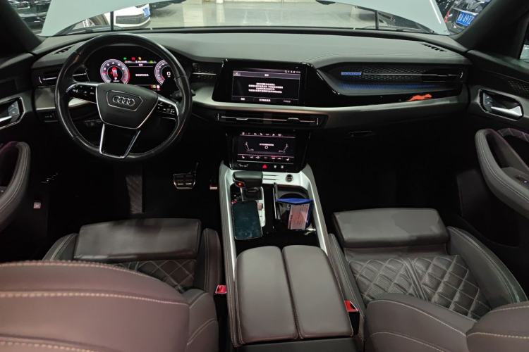 Used Audi Q6 2024 45 TFSI quattro Qiyun Edition Yulin Package 7 Seats Center Console