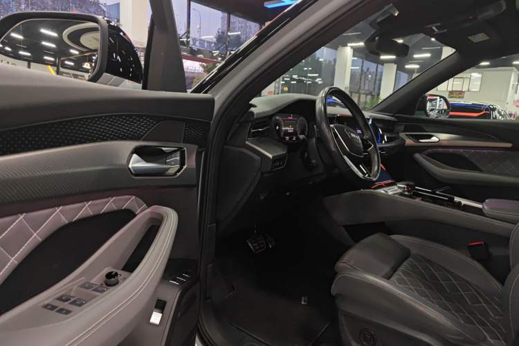 Used Audi Q6 2024 45 TFSI quattro Qiyun Edition Yulin Package 7 Seats Driver Seat