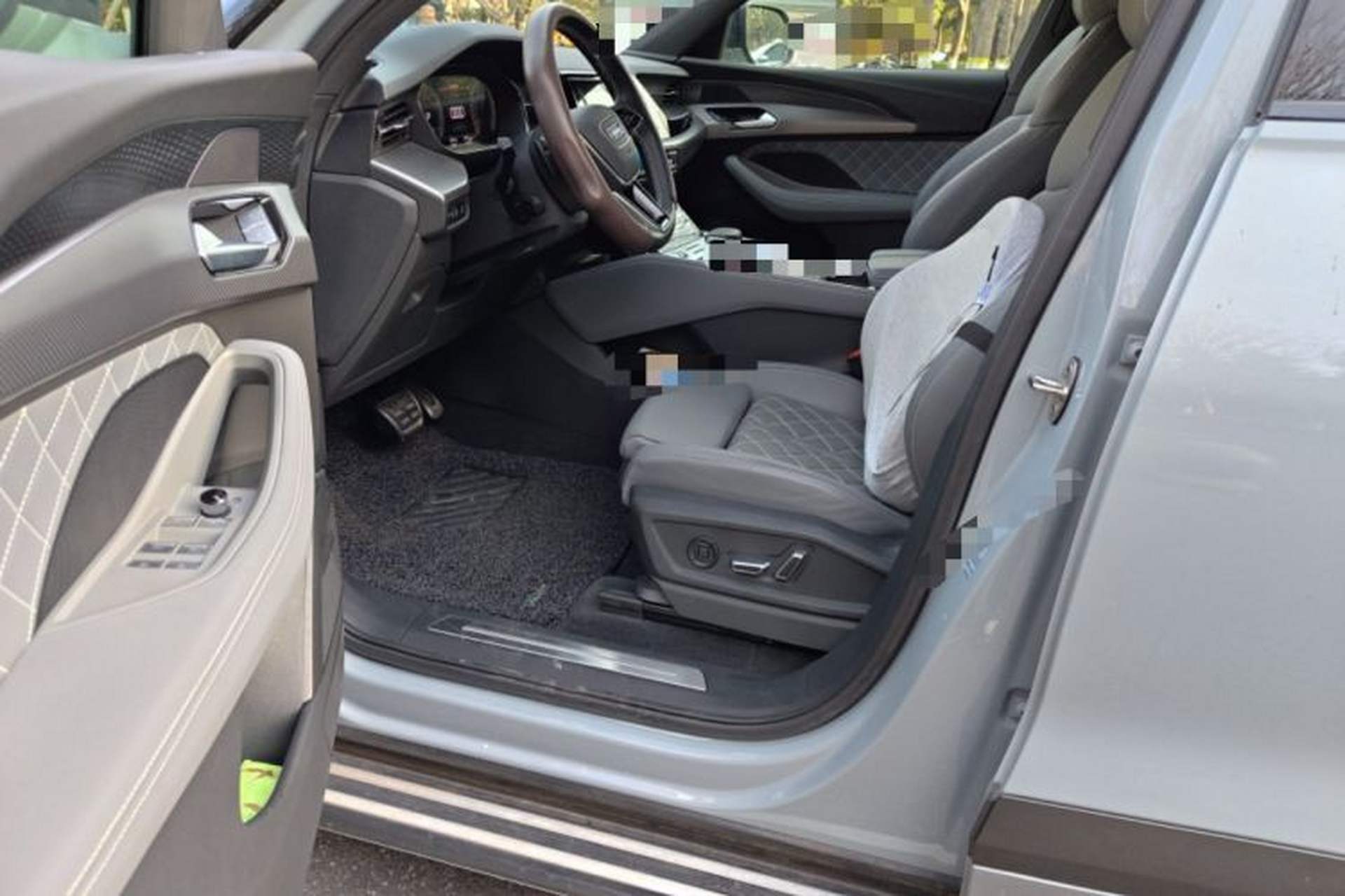 Used Audi Q6 2024 45 TFSI quattro RS Performance Edition 7-seater Driver Seat