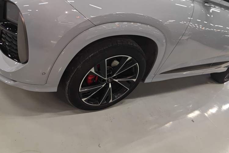 Used Audi Q6 2024 45 TFSI quattro Qiyun Edition Yulin Package 7 Seats Left Front Wheel Hub