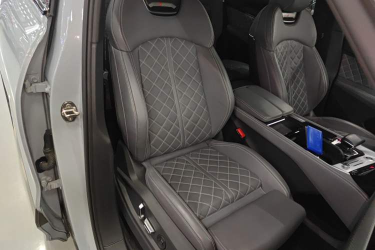 Used Audi Q6 2024 45 TFSI quattro Qiyun Edition Yulin Package 7 Seats Right Front Seat