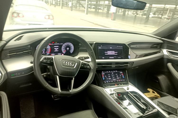 Used Audi Q6 2024 45 TFSI quattro Qiyun Edition Flying Rider Package 7-seater Center Console
