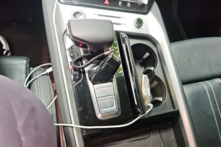 Used Audi Q6 2024 40 TFSI quattro Guanyun Edition Yulin Package 7 Seats Gear Lever