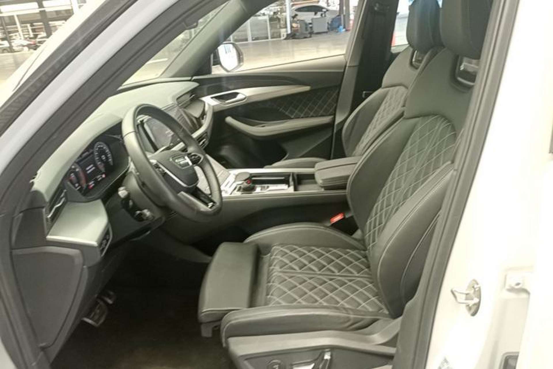 Used Audi Q6 2024 45 TFSI quattro Qiyun Edition Flying Rider Package 7-seater Left Front Seat