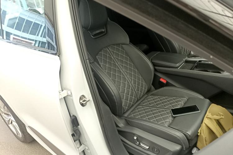 Used Audi Q6 2024 45 TFSI quattro Qiyun Edition Flying Rider Package 7-seater Right Front Seat