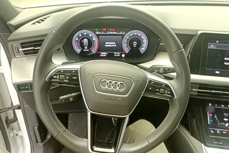 Used Audi Q6 2024 45 TFSI quattro Qiyun Edition Flying Rider Package 7-seater Steering Wheel