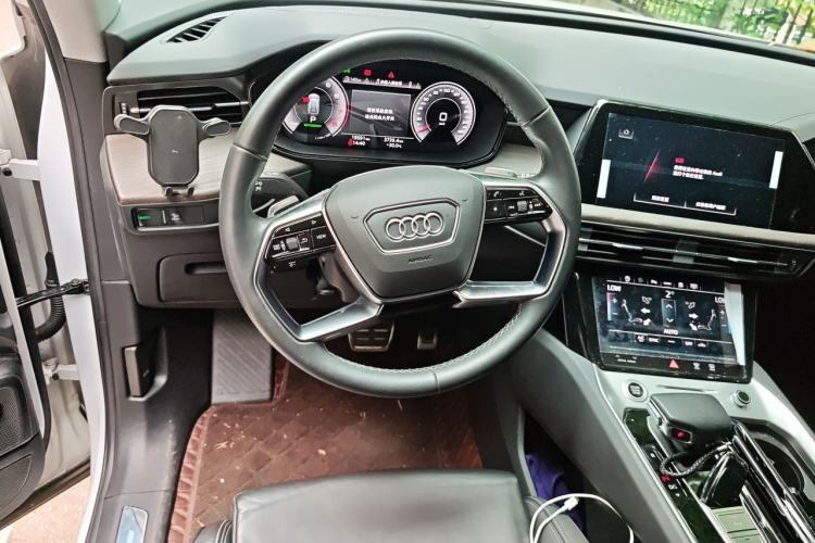 Used Audi Q6 2024 40 TFSI quattro Guanyun Edition Yulin Package 7 Seats Steering Wheel