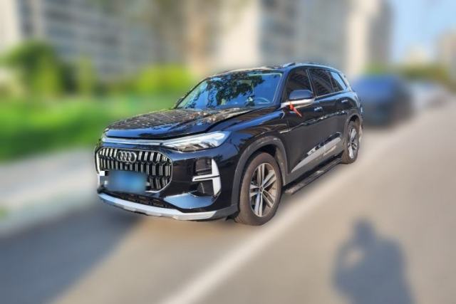 Audi Q6 2025 40 TFSI quattro Commemorative Edition Yulin Package 7 Seats مستعملة
