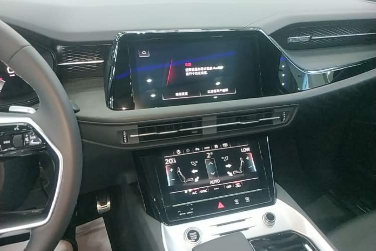 Used Audi Q6 2025 40 TFSI quattro Commemorative Edition Yulin Package 7 Seats Audio And AC Panel