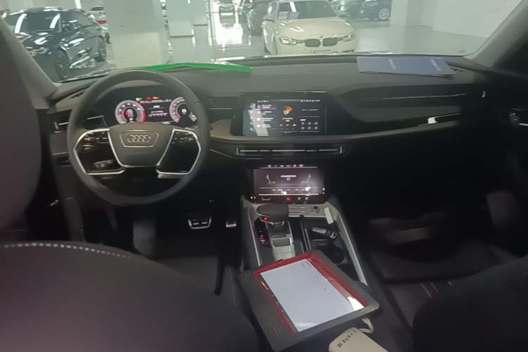 Used Audi Q6 2025 40 TFSI quattro Commemorative Edition Yulin Package 7 Seats Center Console