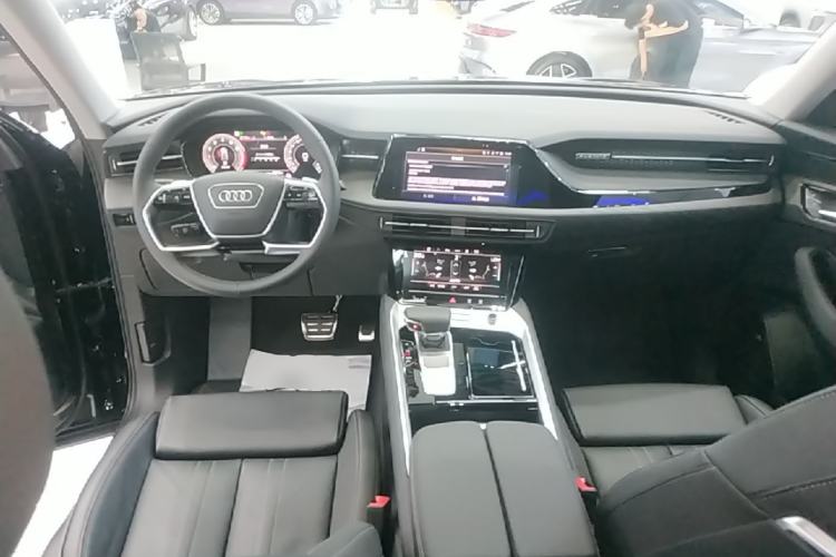 Used Audi Q6 2025 40 TFSI quattro Commemorative Edition Yulin Package 7 Seats Center Console