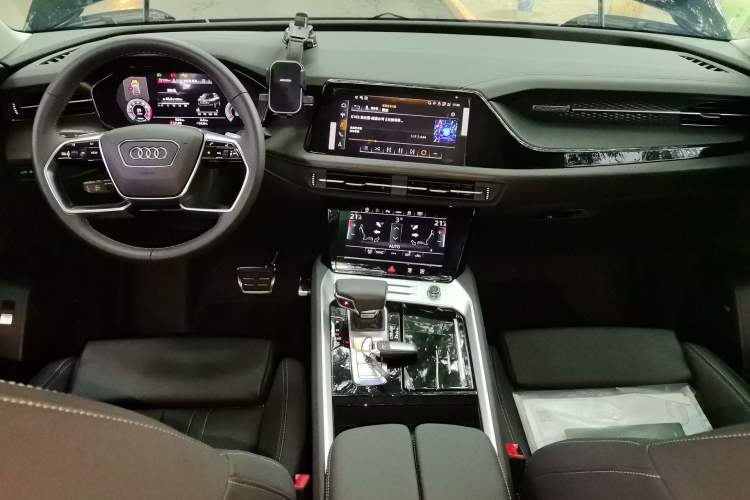 Used Audi Q6 2025 40 TFSI quattro Commemorative Edition Yulin Package 7 Seats Center Console