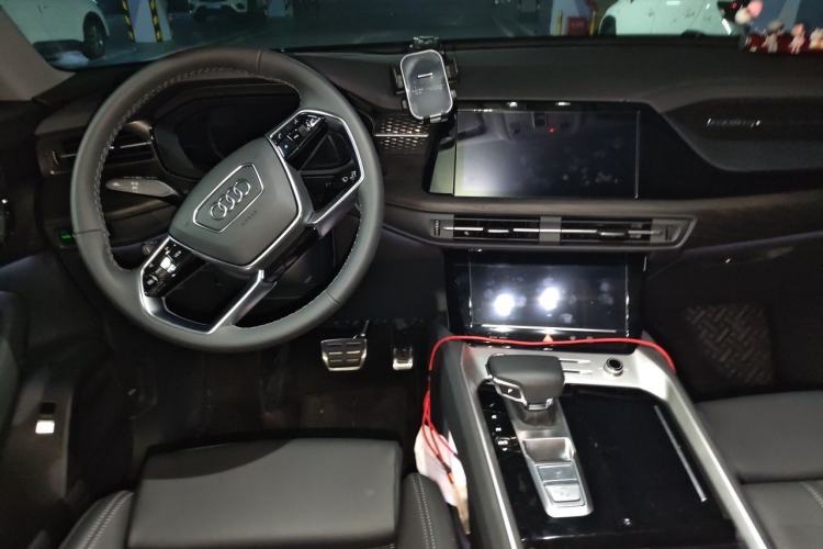 Used Audi Q6 2025 40 TFSI quattro Commemorative Edition Yulin Package 7 Seats Center Console