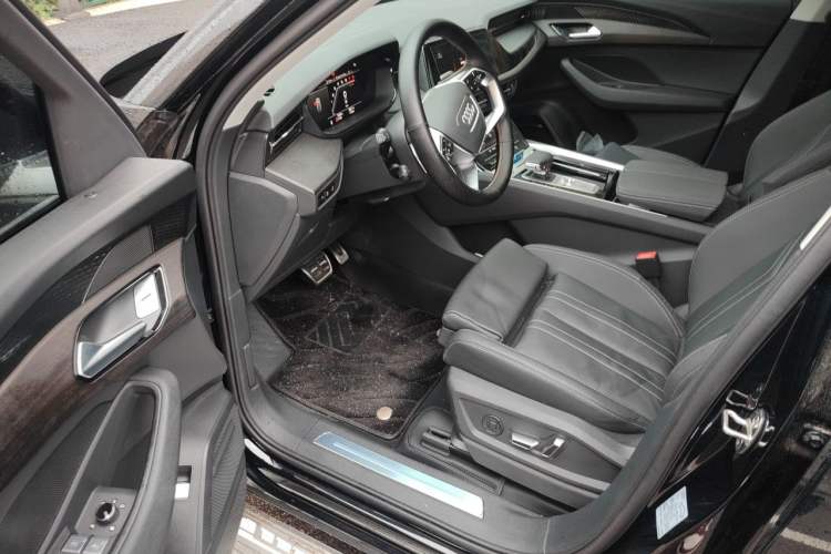 Used Audi Q6 2025 40 TFSI quattro Commemorative Edition Yulin Package 7 Seats Driver Seat
