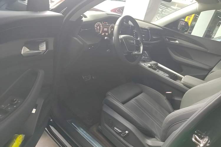 Used Audi Q6 2025 40 TFSI quattro Commemorative Edition Yulin Package 7 Seats Driver Seat