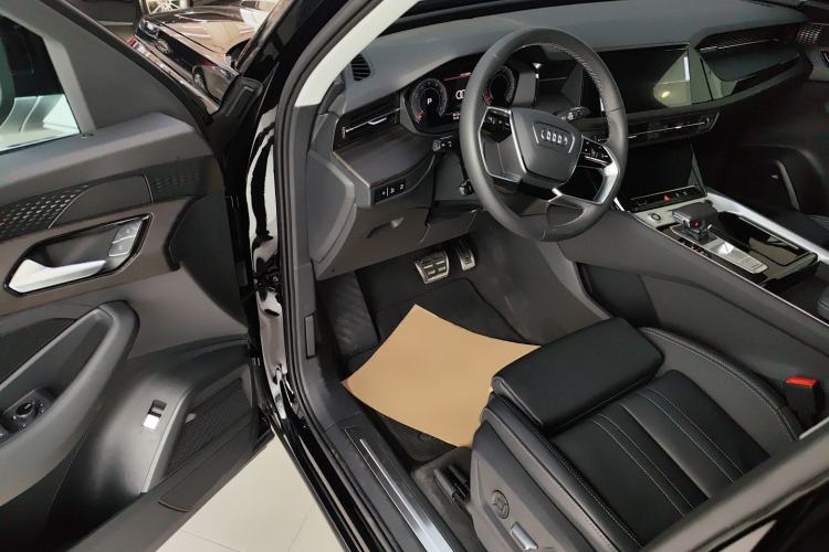 Used Audi Q6 2025 40 TFSI quattro Commemorative Edition Yulin Package 7 Seats Driver Seat