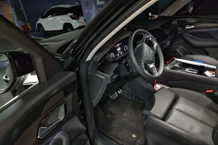 Used Audi Q6 2025 40 TFSI quattro Commemorative Edition Yulin Package 7 Seats Driver Seat