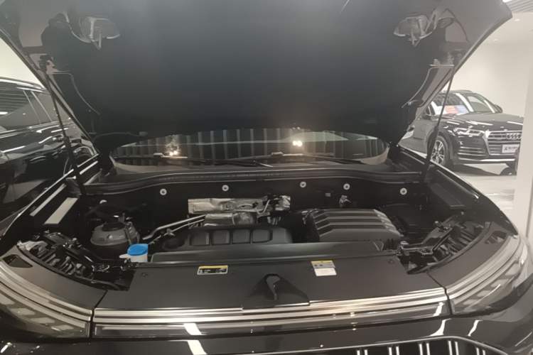 Used Audi Q6 2025 40 TFSI quattro Commemorative Edition Yulin Package 7 Seats Engine Bay