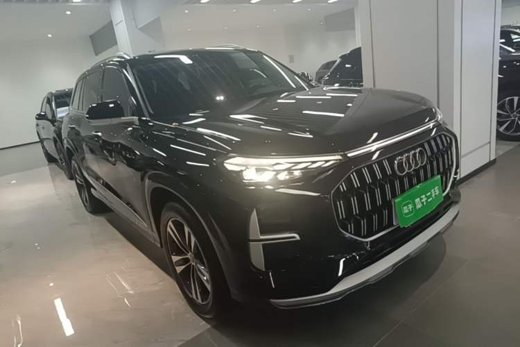 Used Audi Q6 2025 40 TFSI quattro Commemorative Edition Yulin Package 7 Seats Front Right 45 Deg