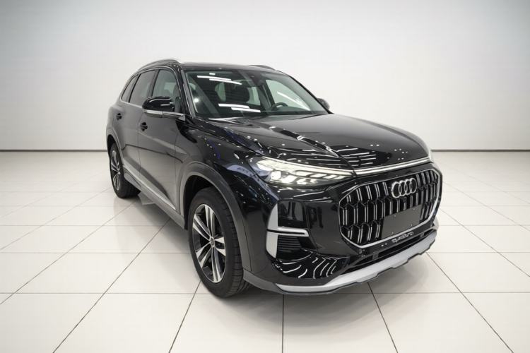 Used Audi Q6 2025 40 TFSI quattro Commemorative Edition Yulin Package 7 Seats Front Right 45 Deg