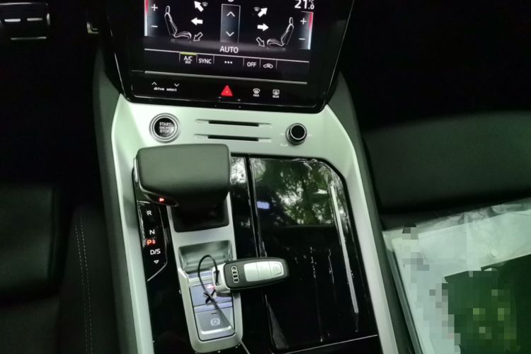 Used Audi Q6 2025 40 TFSI quattro Commemorative Edition Yulin Package 7 Seats Gear Lever