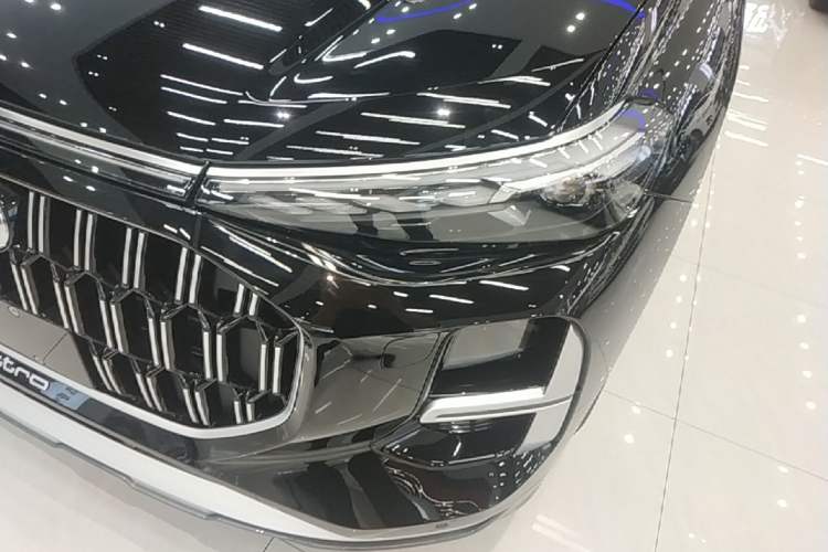Used Audi Q6 2025 40 TFSI quattro Commemorative Edition Yulin Package 7 Seats Left Front Headlight