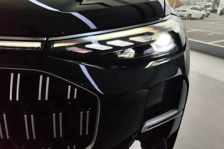 Used Audi Q6 2025 40 TFSI quattro Commemorative Edition Yulin Package 7 Seats Left Front Headlight