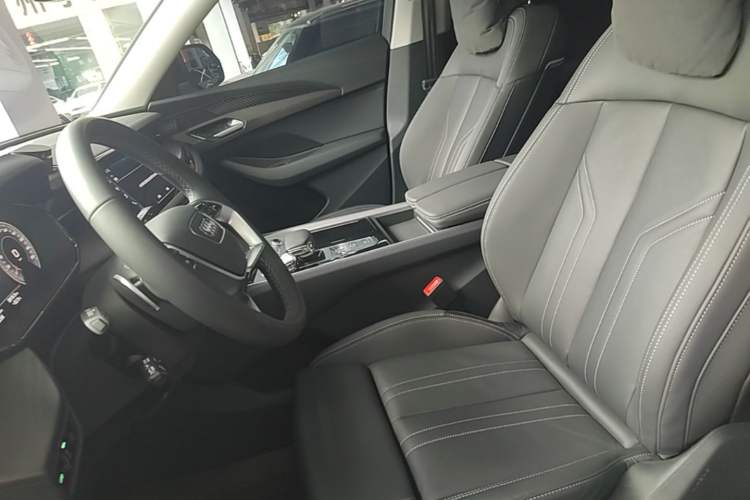 Used Audi Q6 2025 40 TFSI quattro Commemorative Edition Yulin Package 7 Seats Left Front Seat