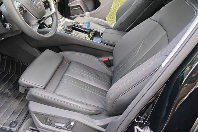 Used Audi Q6 2025 40 TFSI quattro Commemorative Edition Yulin Package 7 Seats Left Front Seat