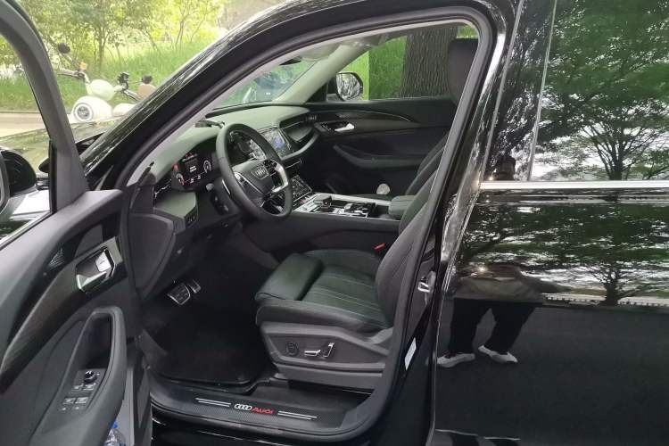 Used Audi Q6 2025 40 TFSI quattro Commemorative Edition Yulin Package 7 Seats Left Front Seat