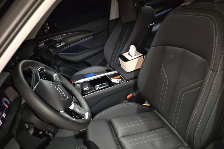Used Audi Q6 2025 40 TFSI quattro Commemorative Edition Yulin Package 7 Seats Left Front Seat