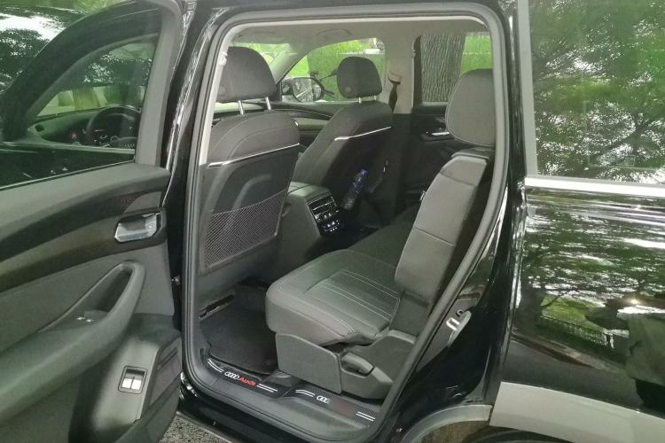 Used Audi Q6 2025 40 TFSI quattro Commemorative Edition Yulin Package 7 Seats Left Rear Seat